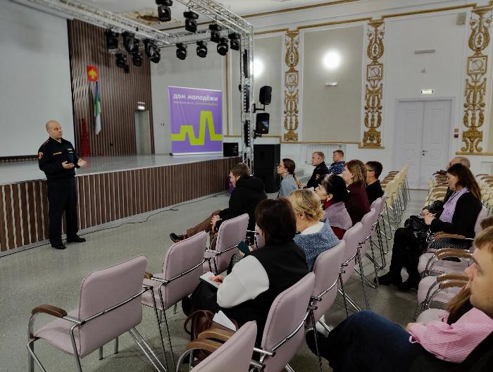 Проведены занятия с работниками культуры